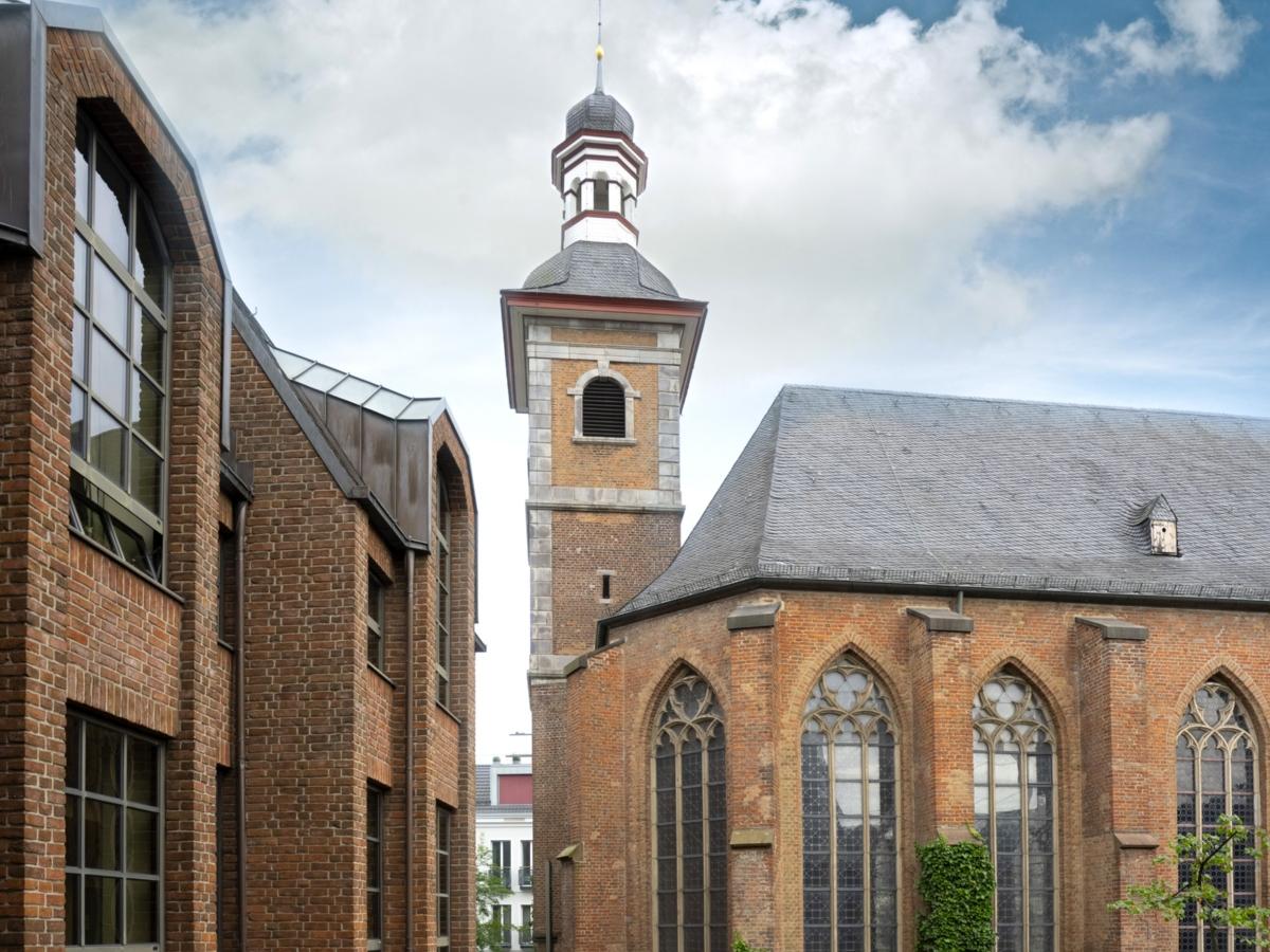 Blick auf die Kreuzherrenkirche