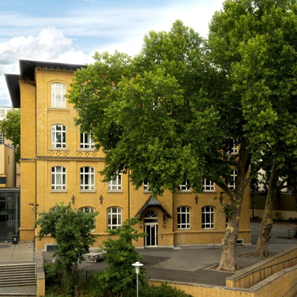 100. Wohlfühlmorgen des Malteser Hilfsdiensts am St.-Ursula-Gymnasium - Bericht im Sat.1-Frühstücksfernsehen