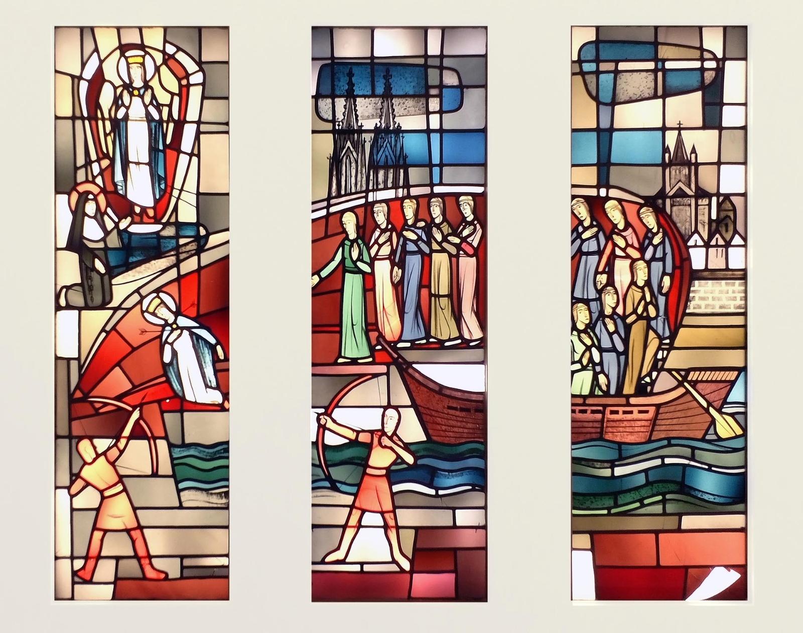Das Glasfenster der ehemaligen Klosterkapelle, das auf bunten Glasmalereien Episoden aus der Legende der Heiligen Ursula darstellt, ist mittlerweile vor dem Lehrerzimmer zu sehen.
