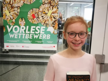 Franziska (6d) beim Vorlesewettbewerb der Stadt Düsseldorf