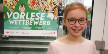 Franziska (6d) beim Vorlesewettbewerb der Stadt Düsseldorf