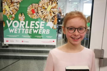 Franziska (6d) beim Vorlesewettbewerb der Stadt Düsseldorf