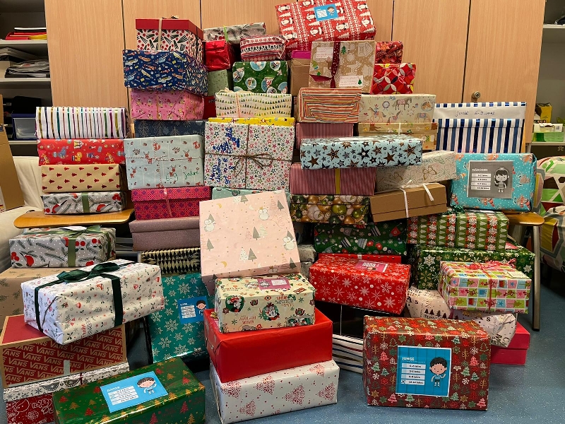 Die gesammelten Weihnachtsgeschenke im SV-Raum <br></br>