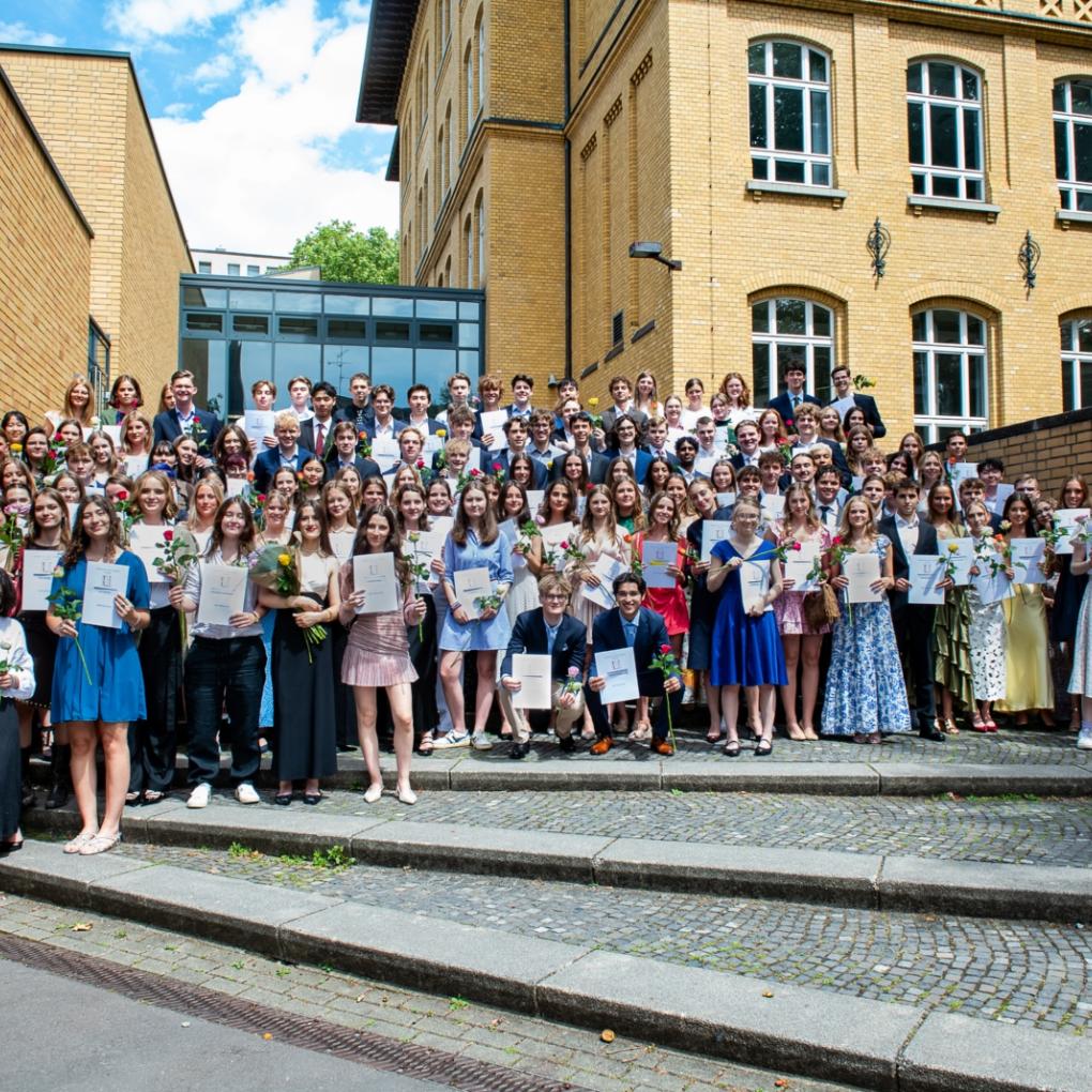 Wir gratulieren herzlich zum bestandenen Abitur!