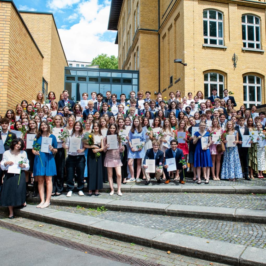 Wir gratulieren herzlich zum bestandenen Abitur!