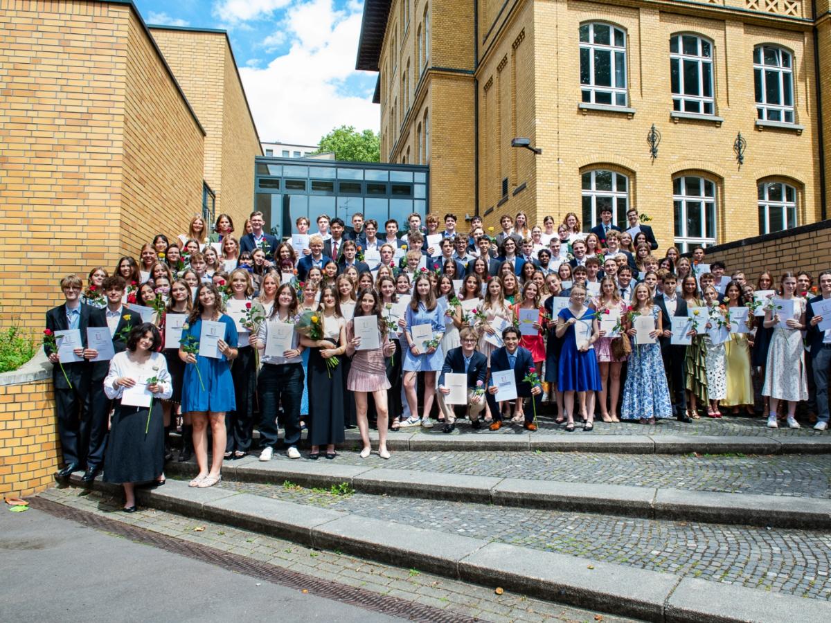 Unser Abiturjahrgang 2025, Foto: <a href='https://www.feingefuehl.de'>Sandra Sperlinger</a><br></br>