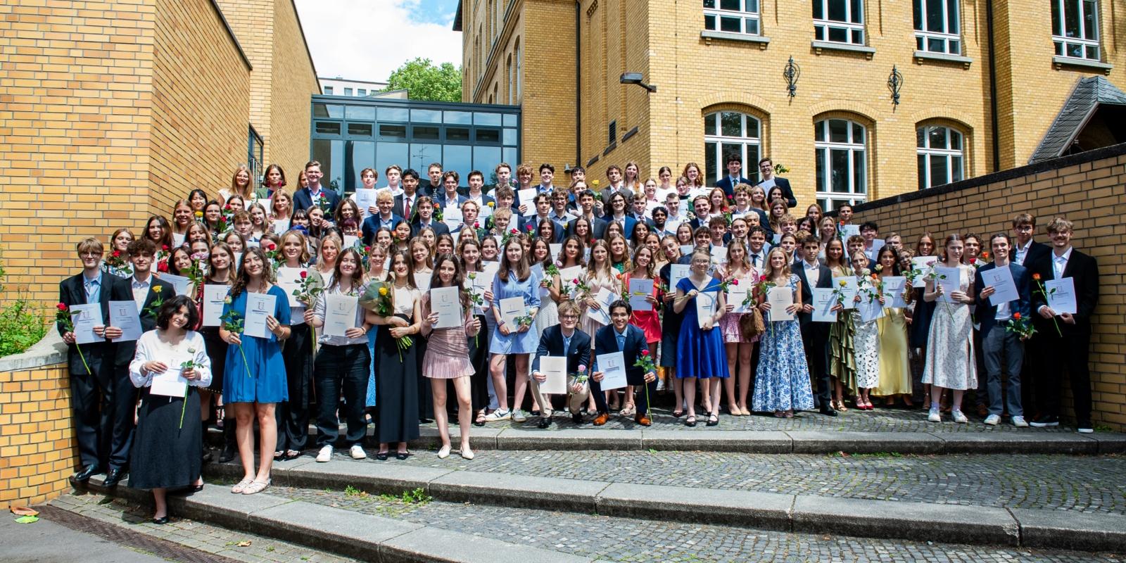 Unser Abiturjahrgang 2025, Foto: <a href='https://www.feingefuehl.de'>Sandra Sperlinger</a><br></br>