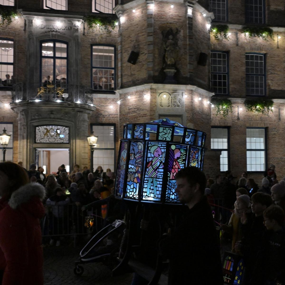 Ein Lichtermeer für St. Martin - tolle Erfolge bei den Martinslampenwettbewerben (c) Landeshauptstadt Düsseldorf/Wilfried Meyer Ein Lichtermeer für St. Martin - tolle Erfolge bei den Martinslampenwettbewerben