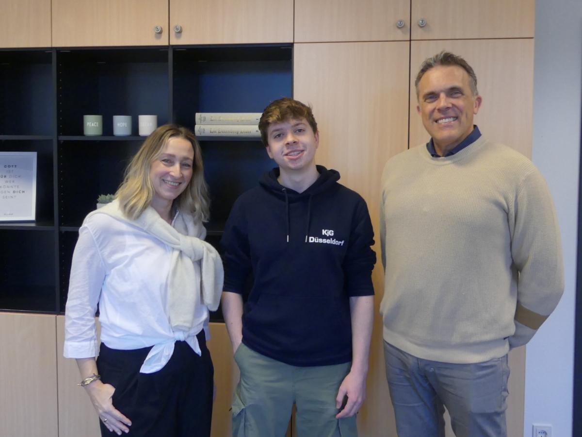 Drei Lateiner unter sich, v.l.n.r.: Schulleiterin Claudia Schlösser, Simon Kaufhold und Jörg Epping <br></br>